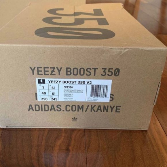 Yeezy Boost 350 V2 Zebra - Picture 6 of 6